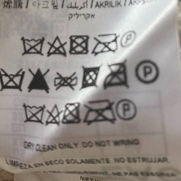 Oversized Guess Fringed Knit Sweater - Picture 8 of 8